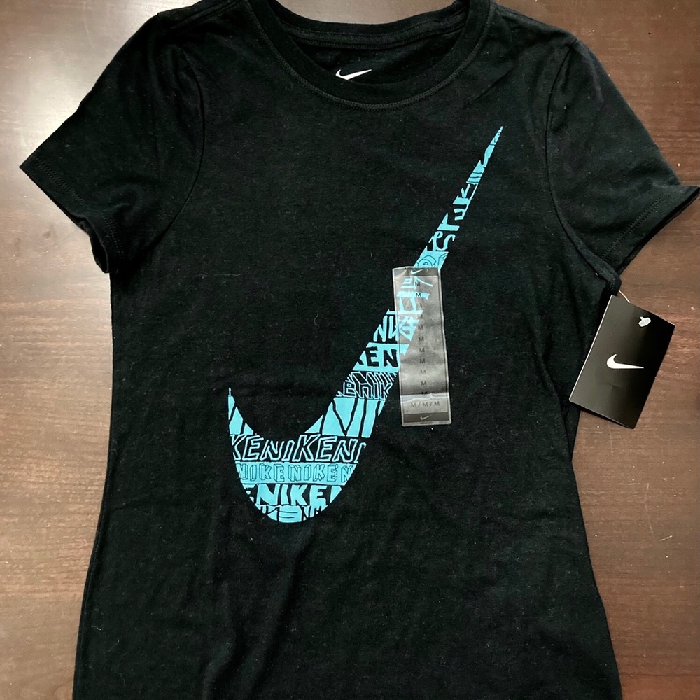 Girls Nike Shirt NWT Medium